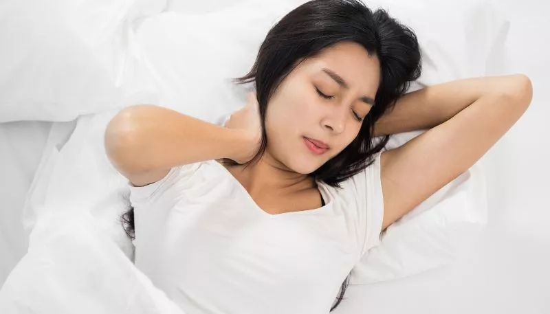 肩頸痠痛這樣睡