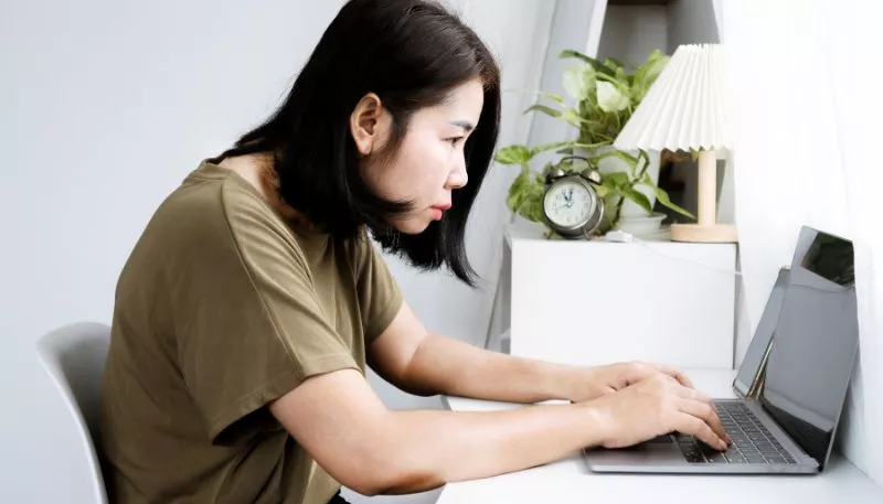 圓肩駝背這樣睡